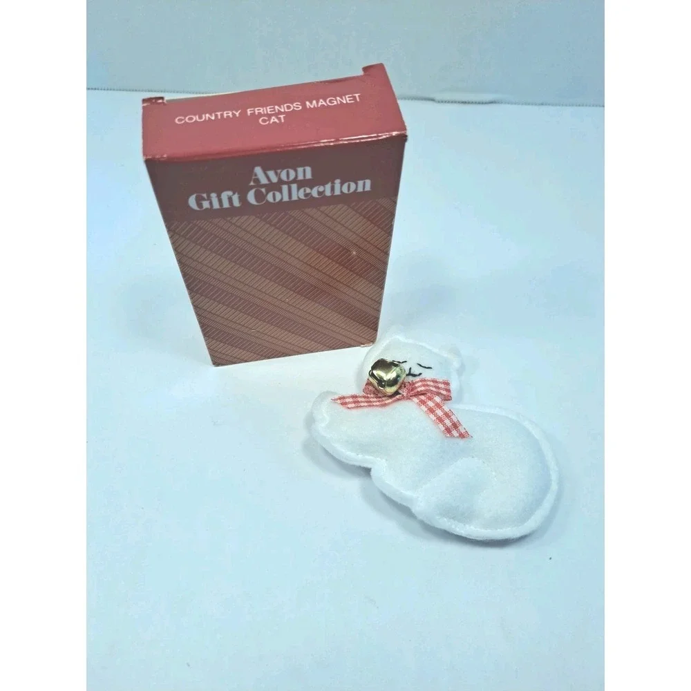 Vintage Avon Cat w/Red & White Buffalo Check Bow Refrigerator Magnet 4